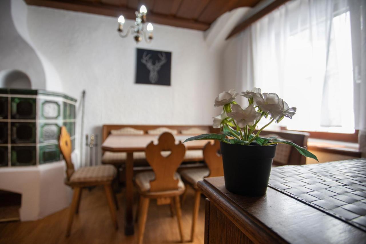 Traditional Old Town Apartment Hall in Tirol Exterior photo