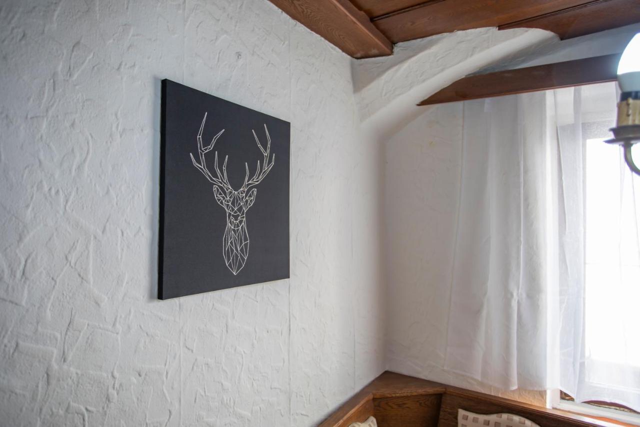 Traditional Old Town Apartment Hall in Tirol Exterior photo